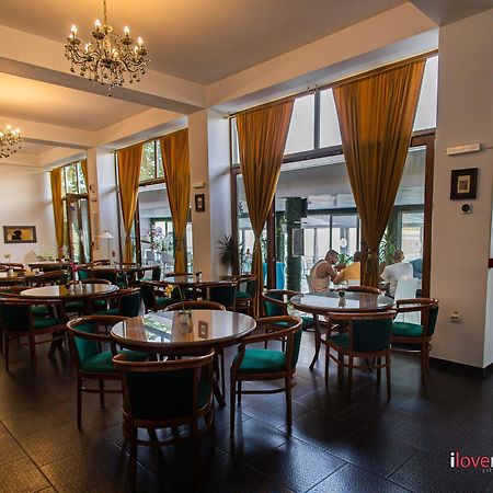 Riviera 990 - Resort & Restaurant Ieşelniţa Bagian luar foto
