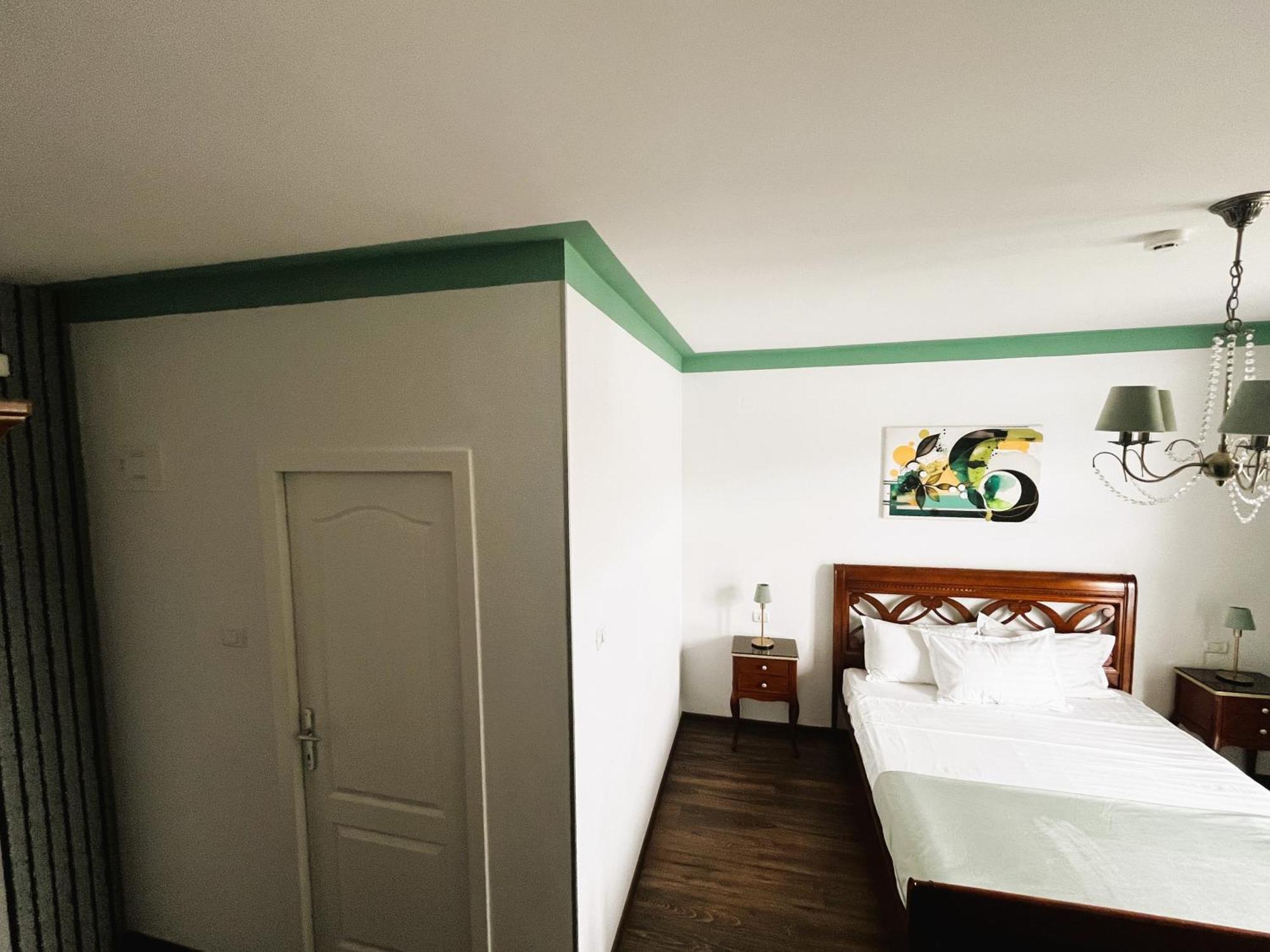 Riviera 990 - Resort & Restaurant Ieşelniţa Bagian luar foto