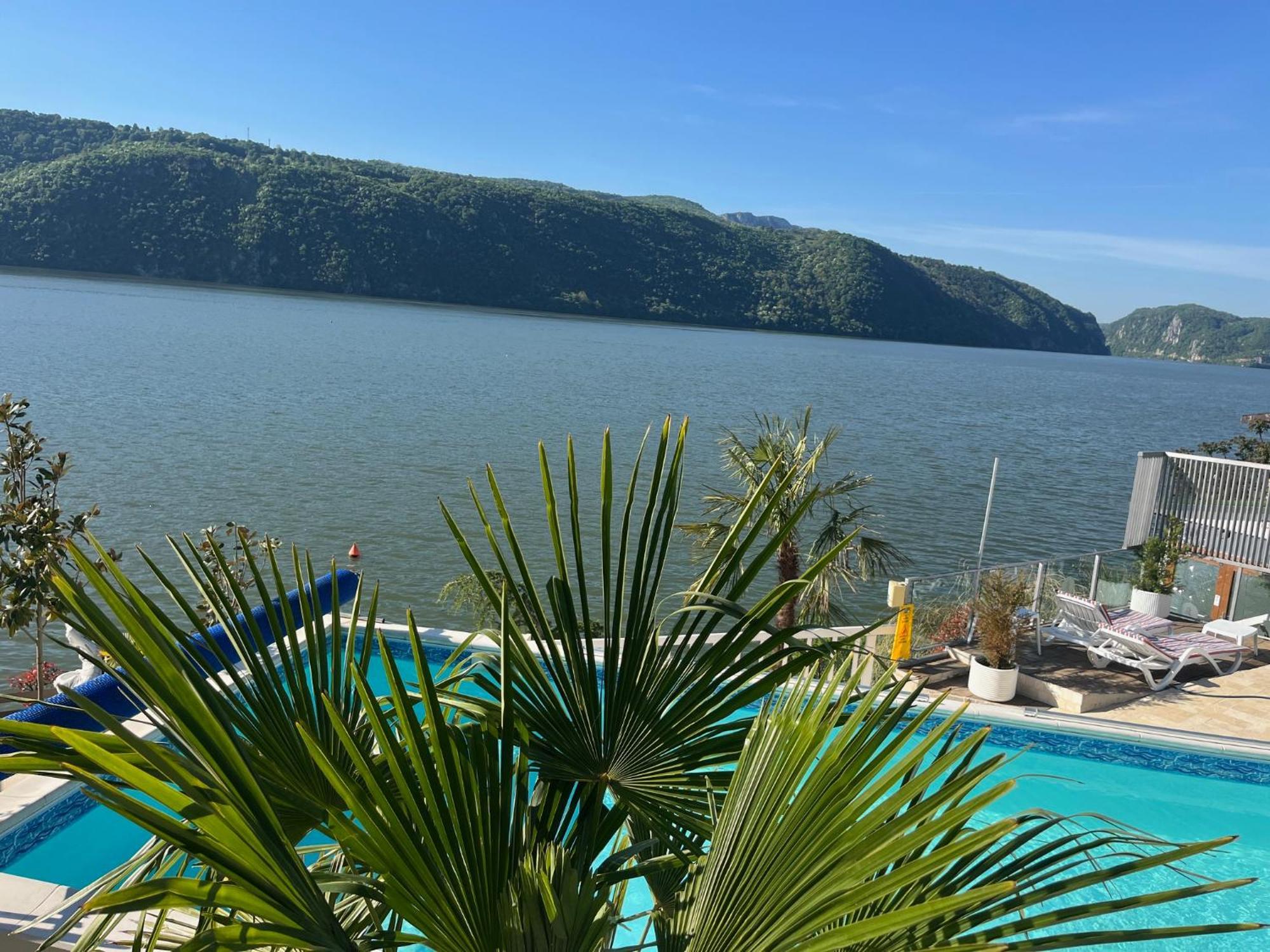 Riviera 990 - Resort & Restaurant Ieşelniţa Bagian luar foto