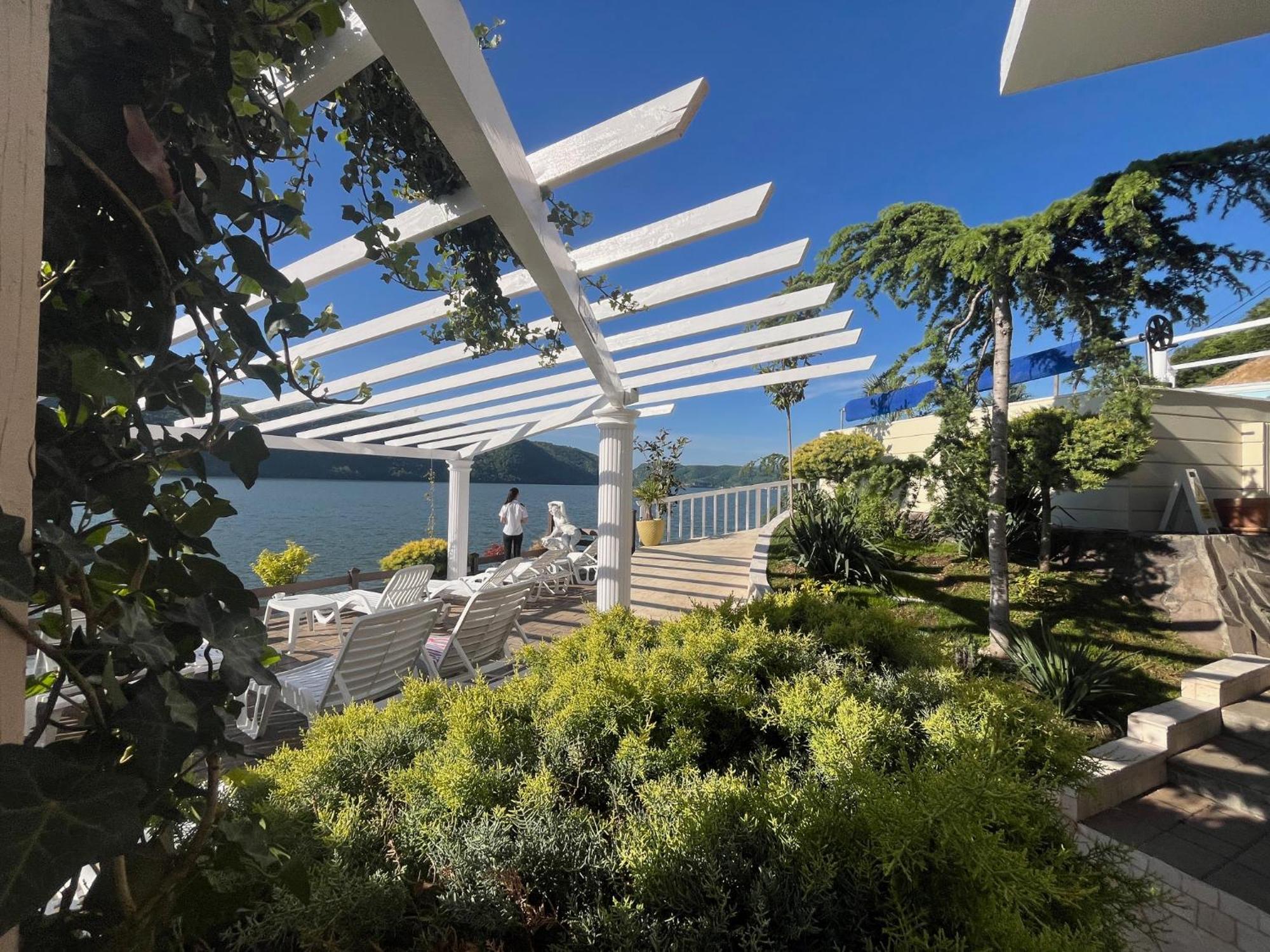 Riviera 990 - Resort & Restaurant Ieşelniţa Bagian luar foto