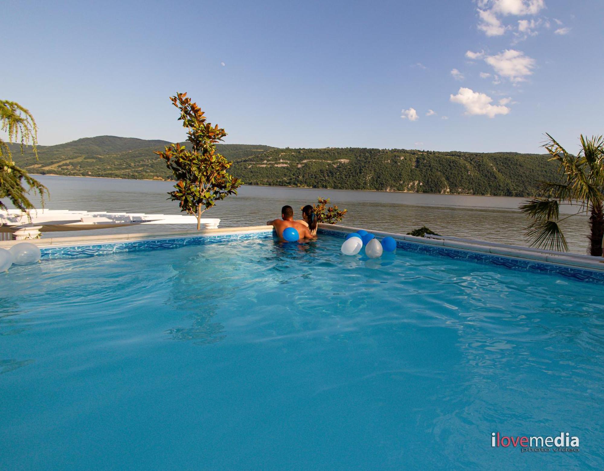 Riviera 990 - Resort & Restaurant Ieşelniţa Bagian luar foto